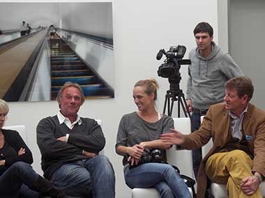 Heinz-Jürgen Myl (rechts) interviewt die Fotografin Inga Beckmann